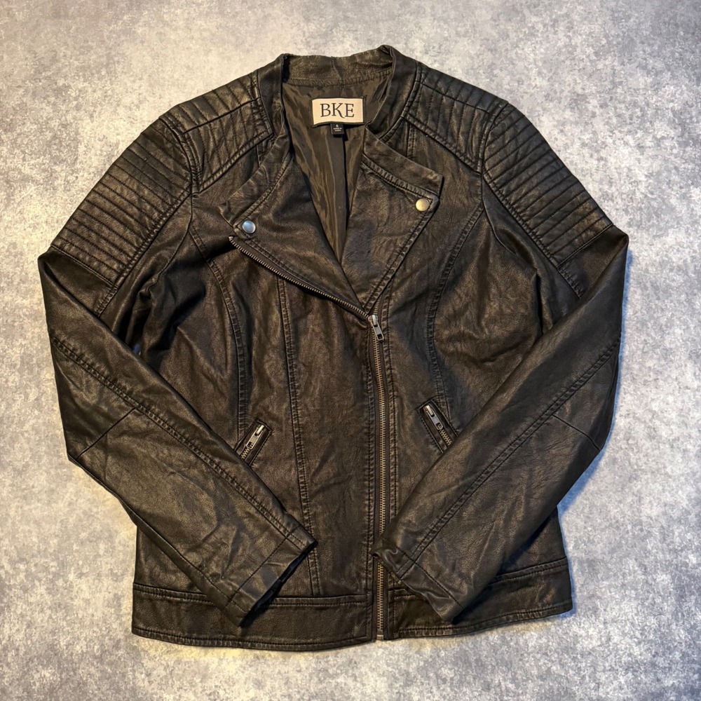 BKE Womens Black‎ Faux Leather Moto Jacket Size Small Ribbed Shoulder Detail